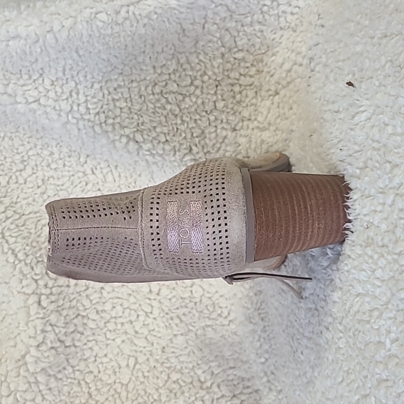 Open toe booties - Picture 2 of 3